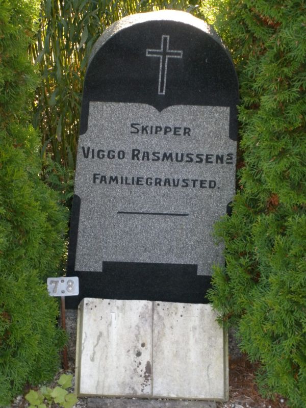 Viggo Rasmussen's familiegravsted.JPG